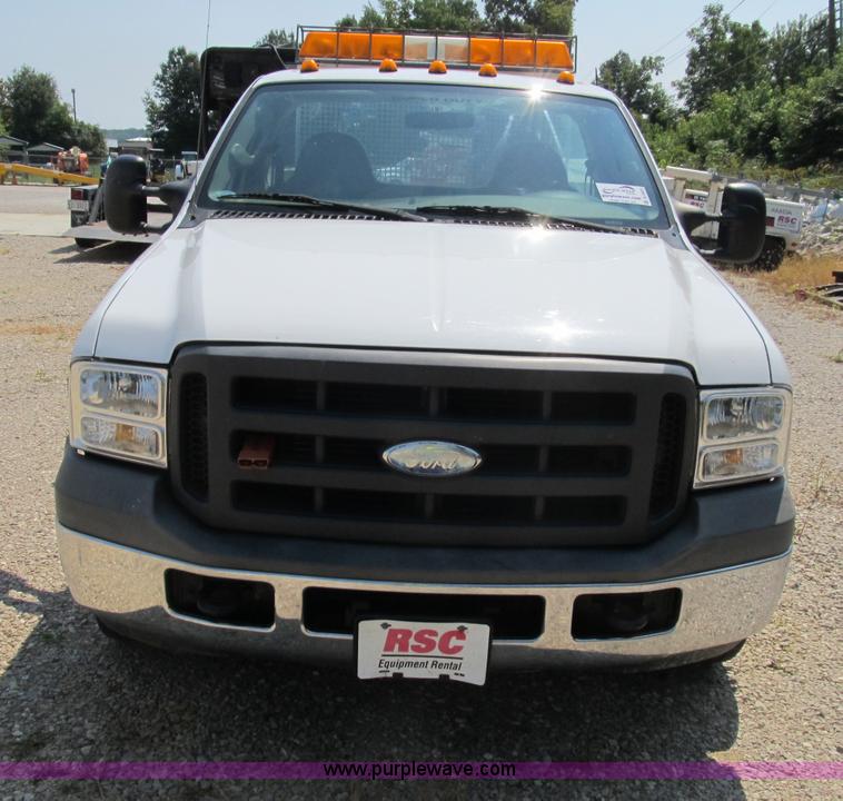 image for item B2853 2005 Ford F350 XL Super Duty service truck