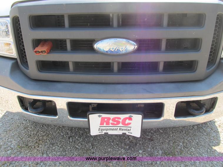 image for item B2853 2005 Ford F350 XL Super Duty service truck