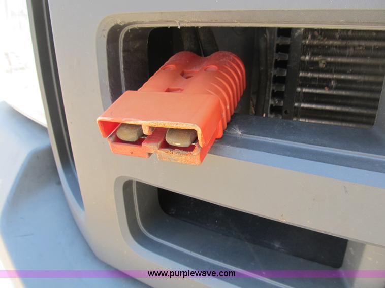 image for item B2853 2005 Ford F350 XL Super Duty service truck