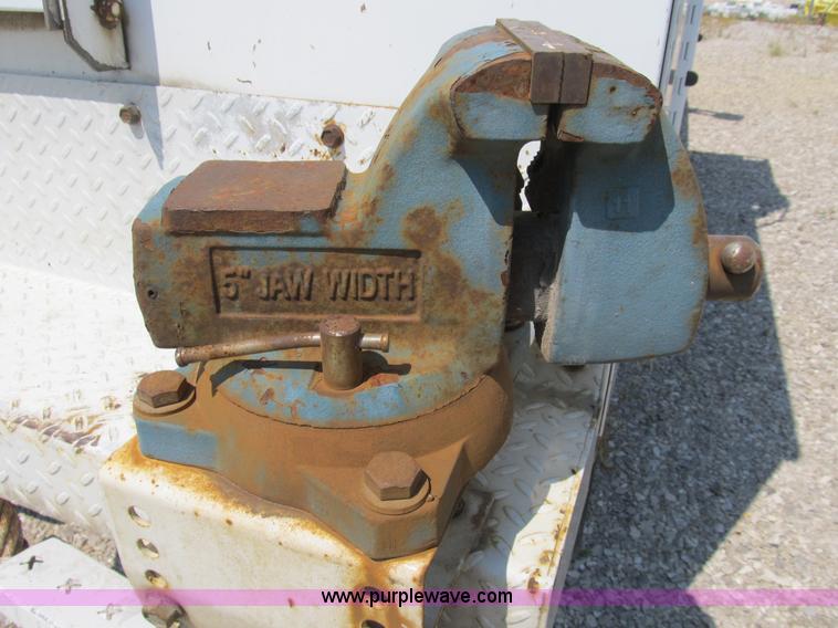 image for item B2853 2005 Ford F350 XL Super Duty service truck