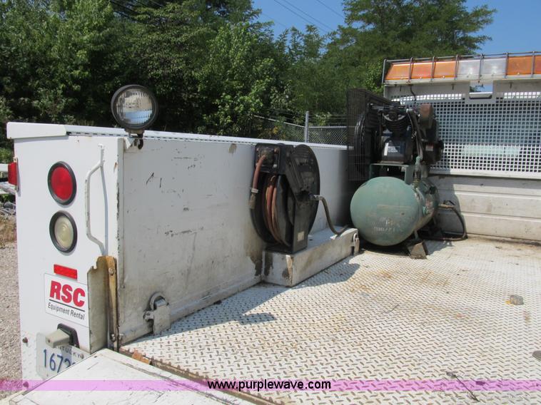 image for item B2853 2005 Ford F350 XL Super Duty service truck