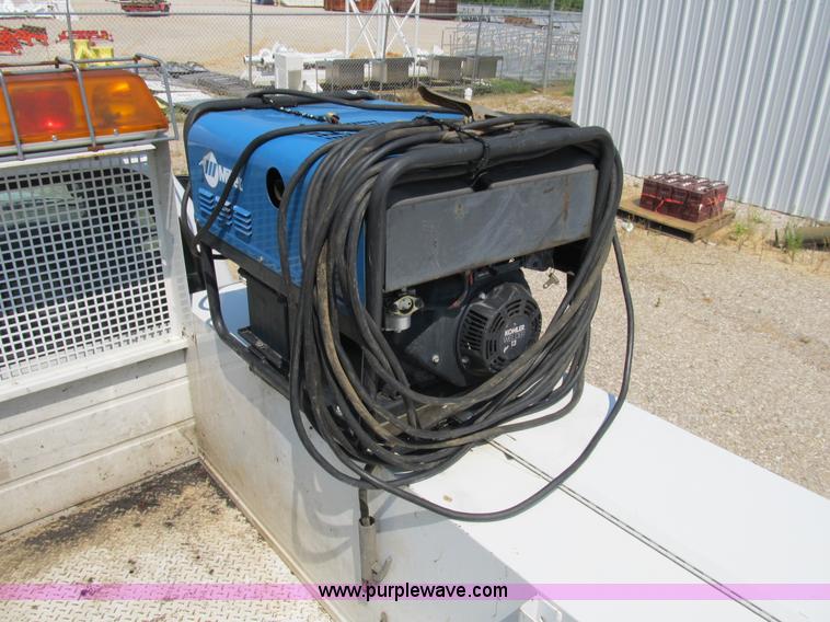 image for item B2853 2005 Ford F350 XL Super Duty service truck