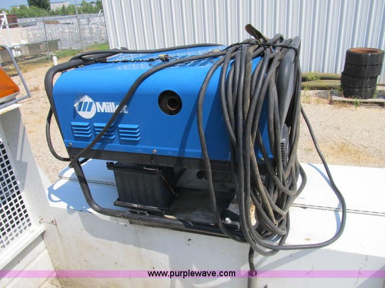 image for item B2853 2005 Ford F350 XL Super Duty service truck