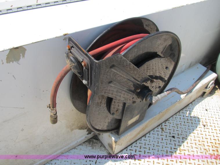 image for item B2853 2005 Ford F350 XL Super Duty service truck