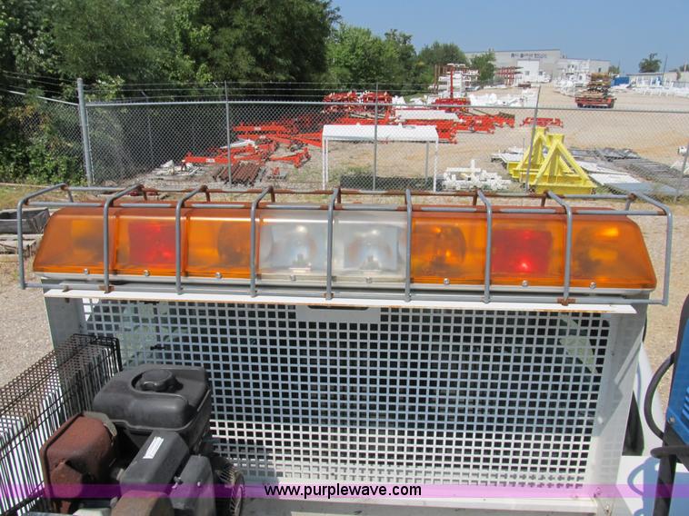 image for item B2853 2005 Ford F350 XL Super Duty service truck