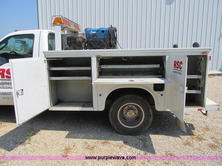 image for item B2853 2005 Ford F350 XL Super Duty service truck