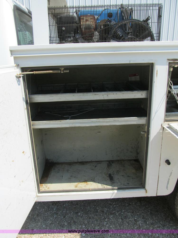 image for item B2853 2005 Ford F350 XL Super Duty service truck