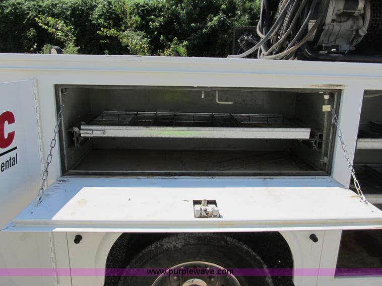 image for item B2853 2005 Ford F350 XL Super Duty service truck