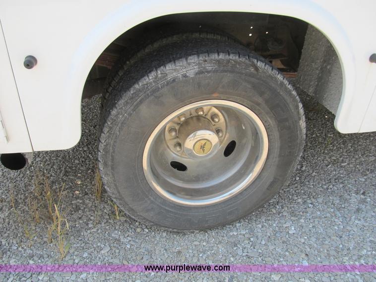 image for item B2853 2005 Ford F350 XL Super Duty service truck