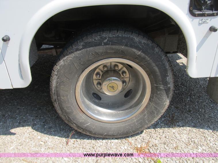 image for item B2853 2005 Ford F350 XL Super Duty service truck