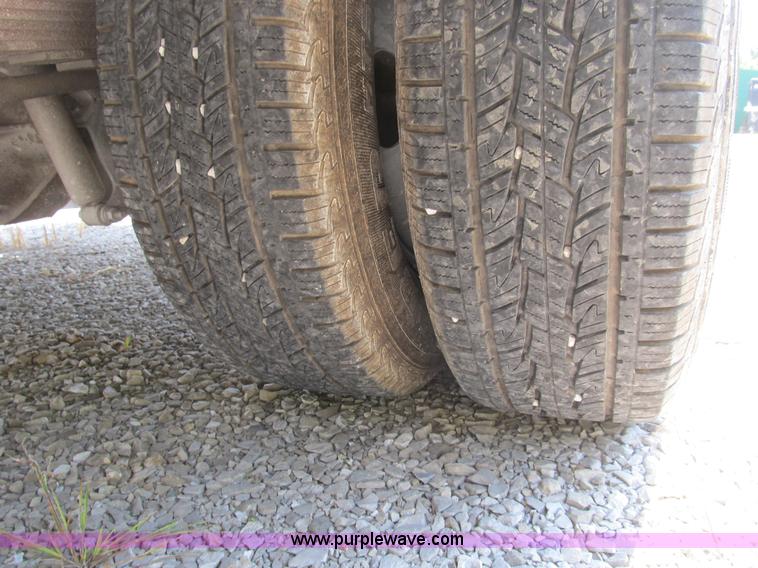 image for item B2853 2005 Ford F350 XL Super Duty service truck