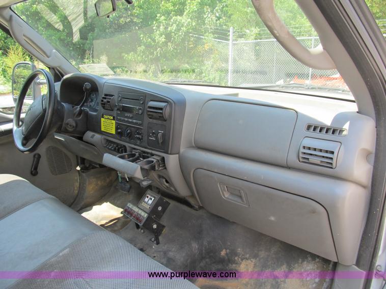 image for item B2853 2005 Ford F350 XL Super Duty service truck