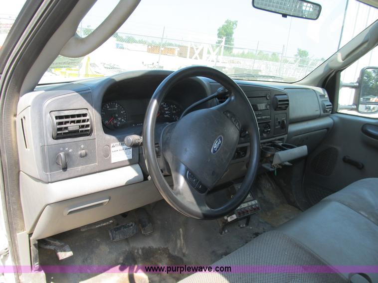 image for item B2853 2005 Ford F350 XL Super Duty service truck