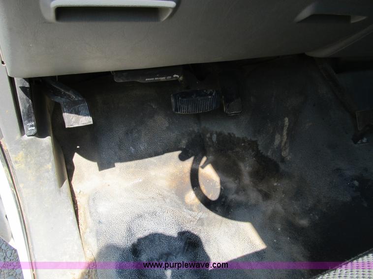 image for item B2853 2005 Ford F350 XL Super Duty service truck