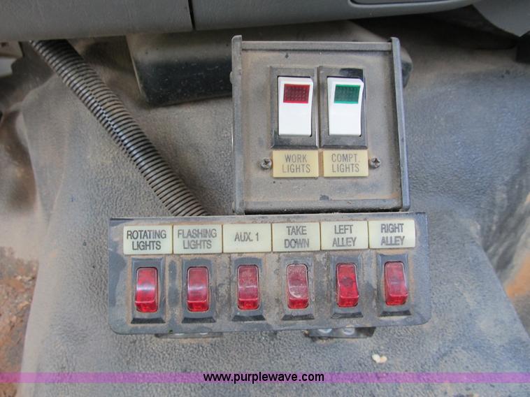 image for item B2853 2005 Ford F350 XL Super Duty service truck