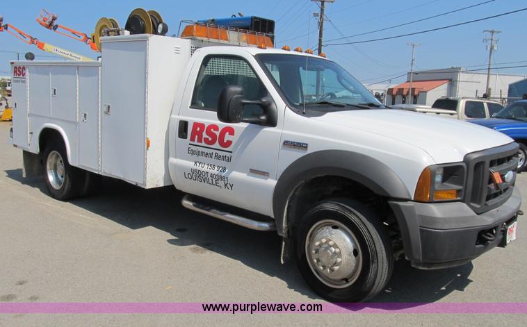 image for item B2854 2005 Ford F550 XLT Super Duty service truck