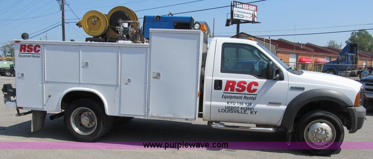image for item B2854 2005 Ford F550 XLT Super Duty service truck