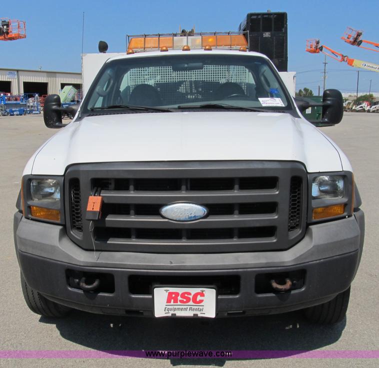 image for item B2854 2005 Ford F550 XLT Super Duty service truck
