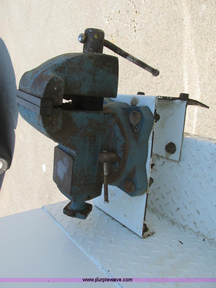 image for item B2854 2005 Ford F550 XLT Super Duty service truck