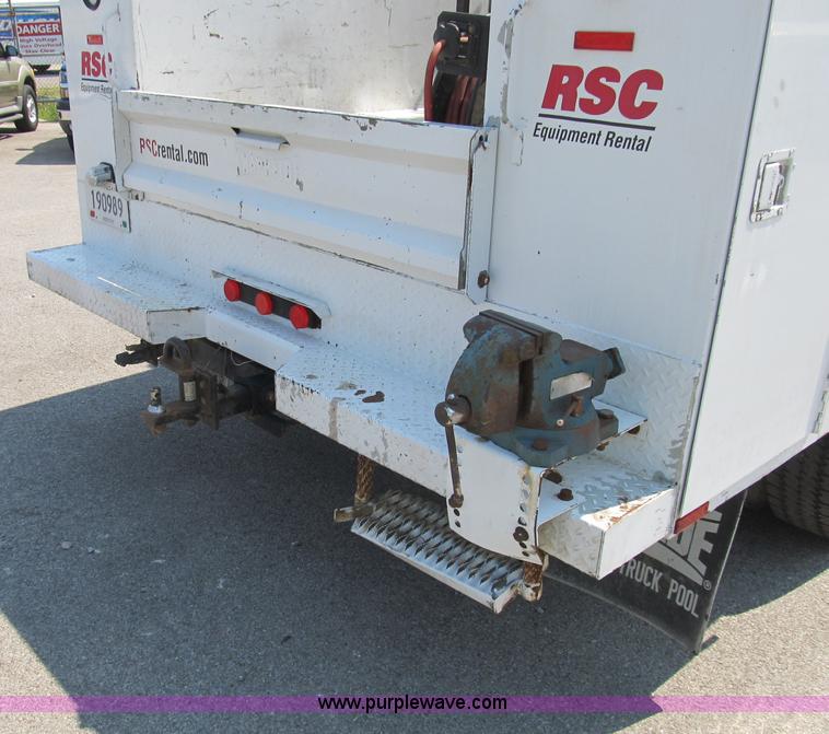 image for item B2854 2005 Ford F550 XLT Super Duty service truck