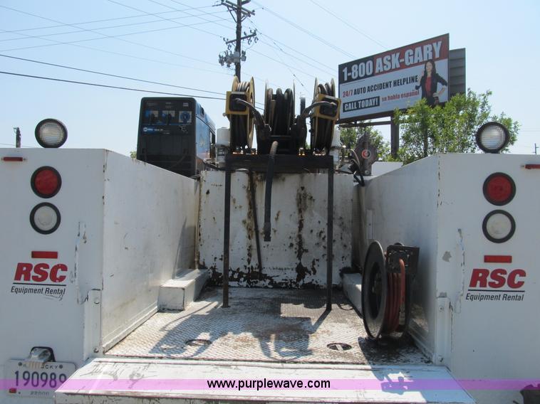 image for item B2854 2005 Ford F550 XLT Super Duty service truck