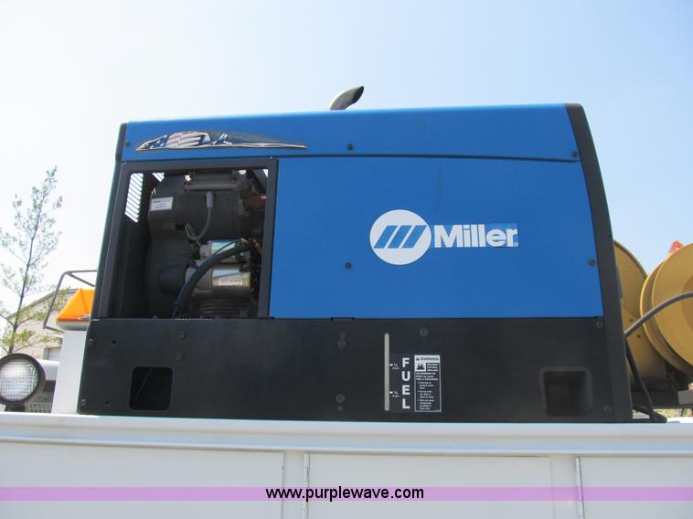 image for item B2854 2005 Ford F550 XLT Super Duty service truck