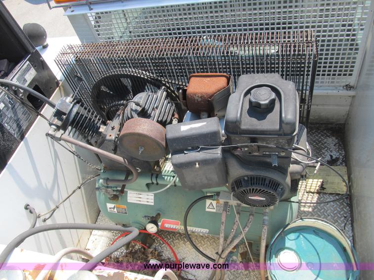 image for item B2854 2005 Ford F550 XLT Super Duty service truck