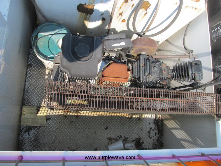 image for item B2854 2005 Ford F550 XLT Super Duty service truck