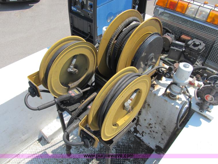 image for item B2854 2005 Ford F550 XLT Super Duty service truck