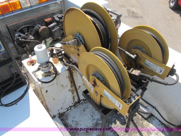 image for item B2854 2005 Ford F550 XLT Super Duty service truck