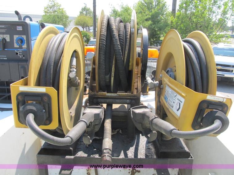 image for item B2854 2005 Ford F550 XLT Super Duty service truck