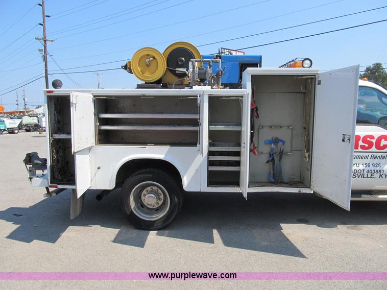image for item B2854 2005 Ford F550 XLT Super Duty service truck