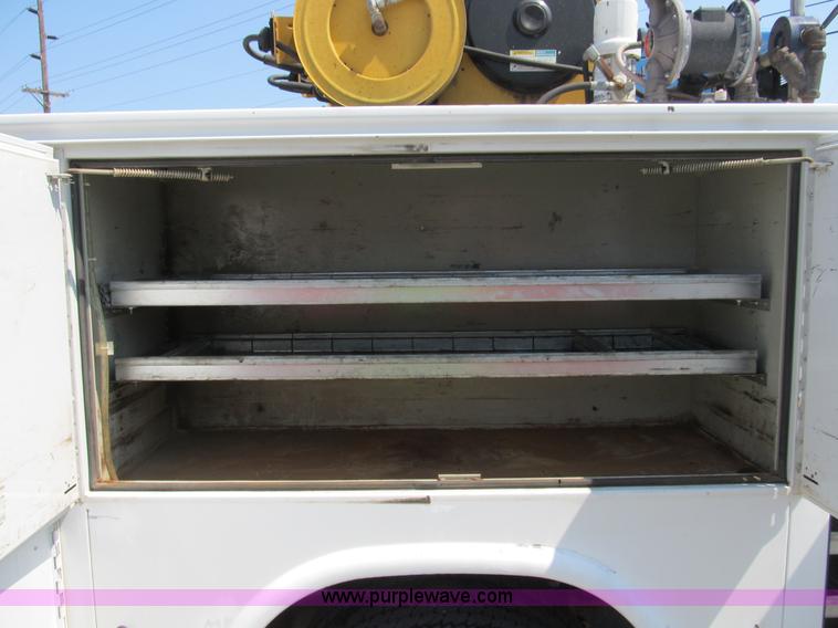 image for item B2854 2005 Ford F550 XLT Super Duty service truck