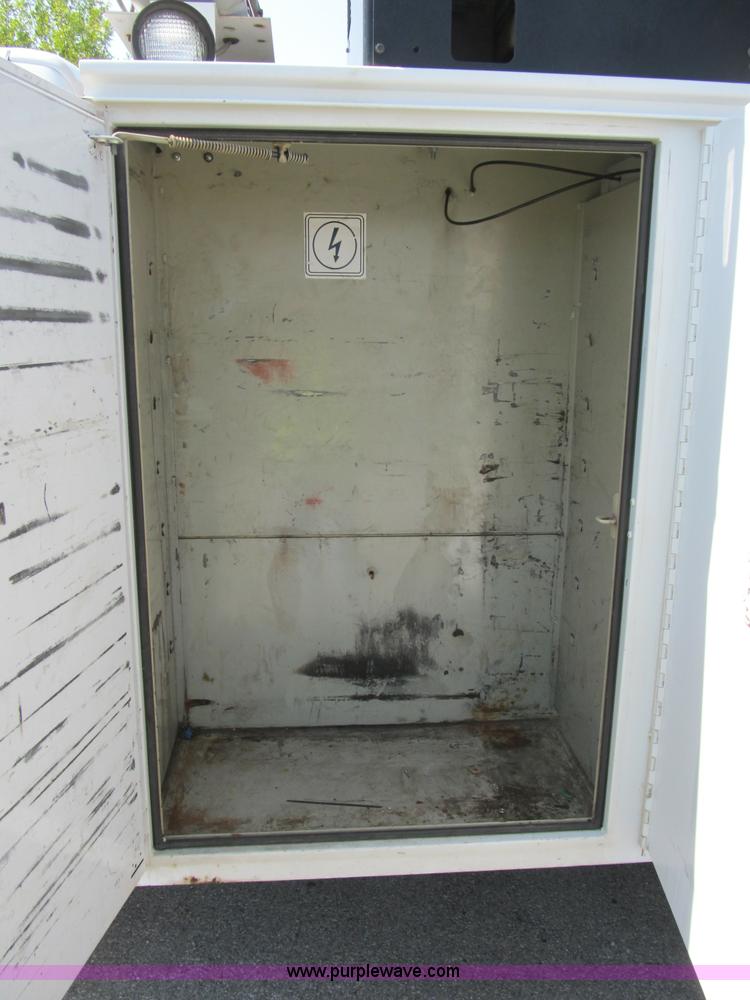 image for item B2854 2005 Ford F550 XLT Super Duty service truck