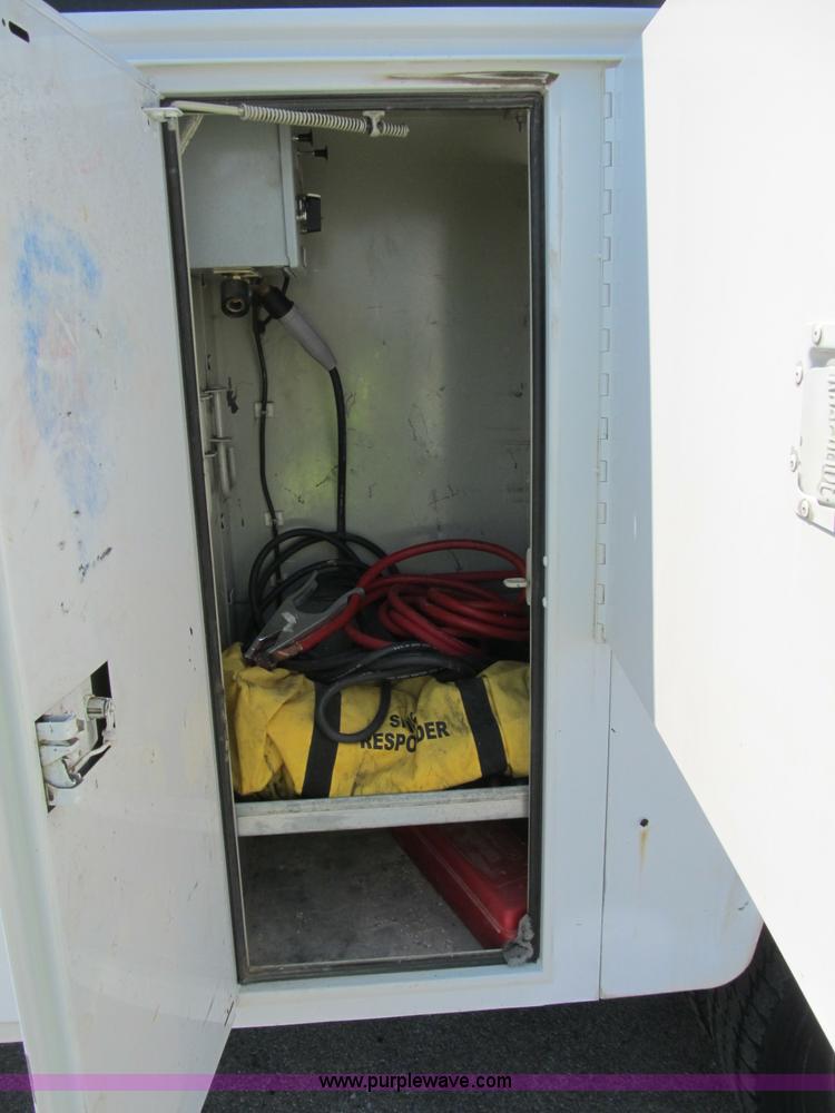 image for item B2854 2005 Ford F550 XLT Super Duty service truck