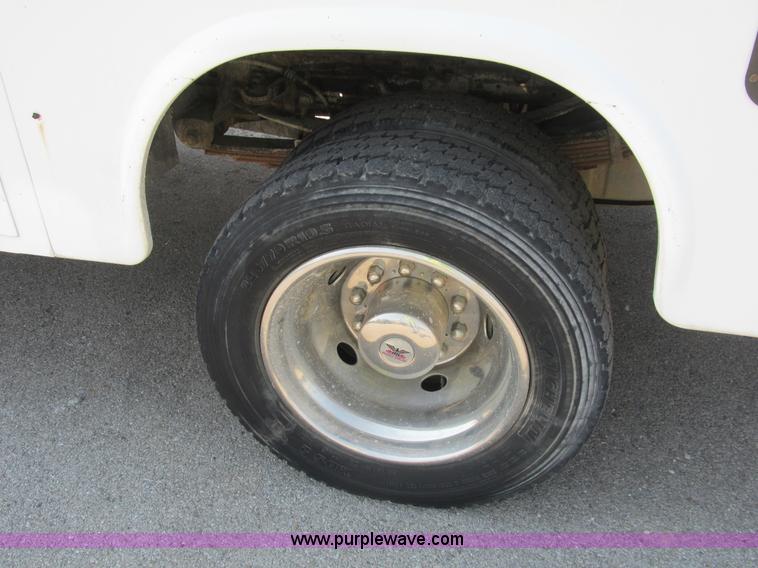 image for item B2854 2005 Ford F550 XLT Super Duty service truck