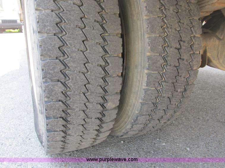 image for item B2854 2005 Ford F550 XLT Super Duty service truck