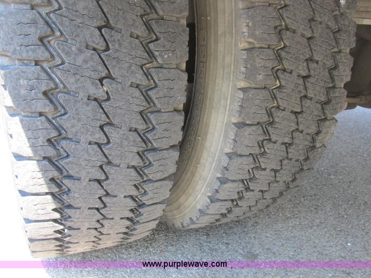 image for item B2854 2005 Ford F550 XLT Super Duty service truck