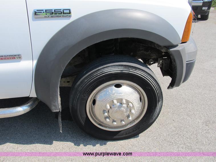 image for item B2854 2005 Ford F550 XLT Super Duty service truck