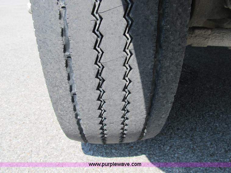 image for item B2854 2005 Ford F550 XLT Super Duty service truck