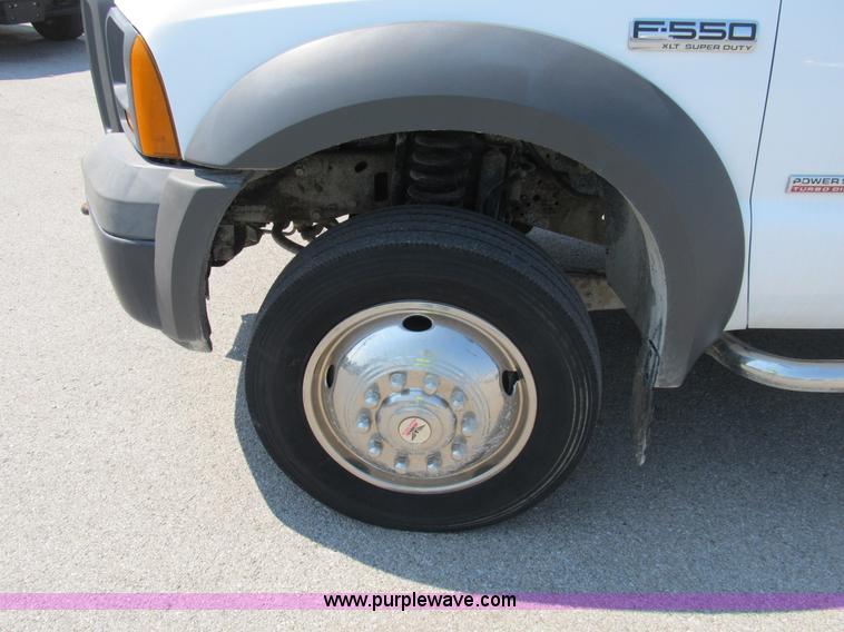 image for item B2854 2005 Ford F550 XLT Super Duty service truck