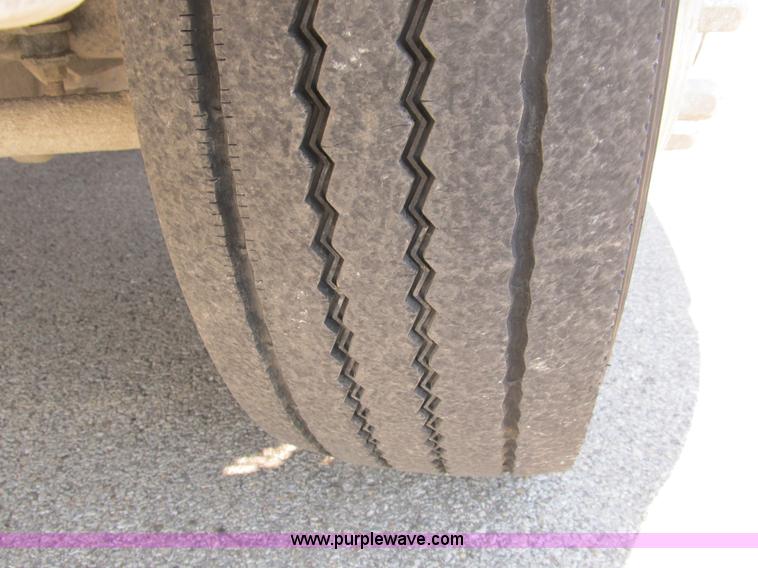 image for item B2854 2005 Ford F550 XLT Super Duty service truck