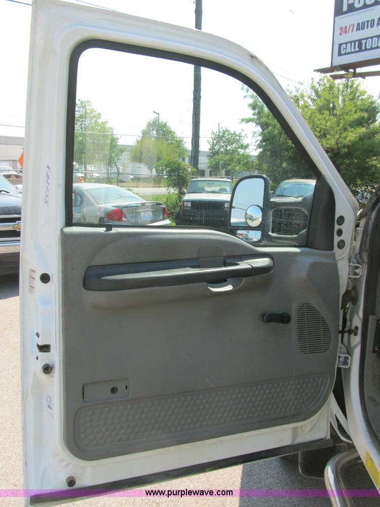 image for item B2854 2005 Ford F550 XLT Super Duty service truck