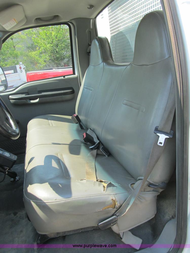 image for item B2854 2005 Ford F550 XLT Super Duty service truck