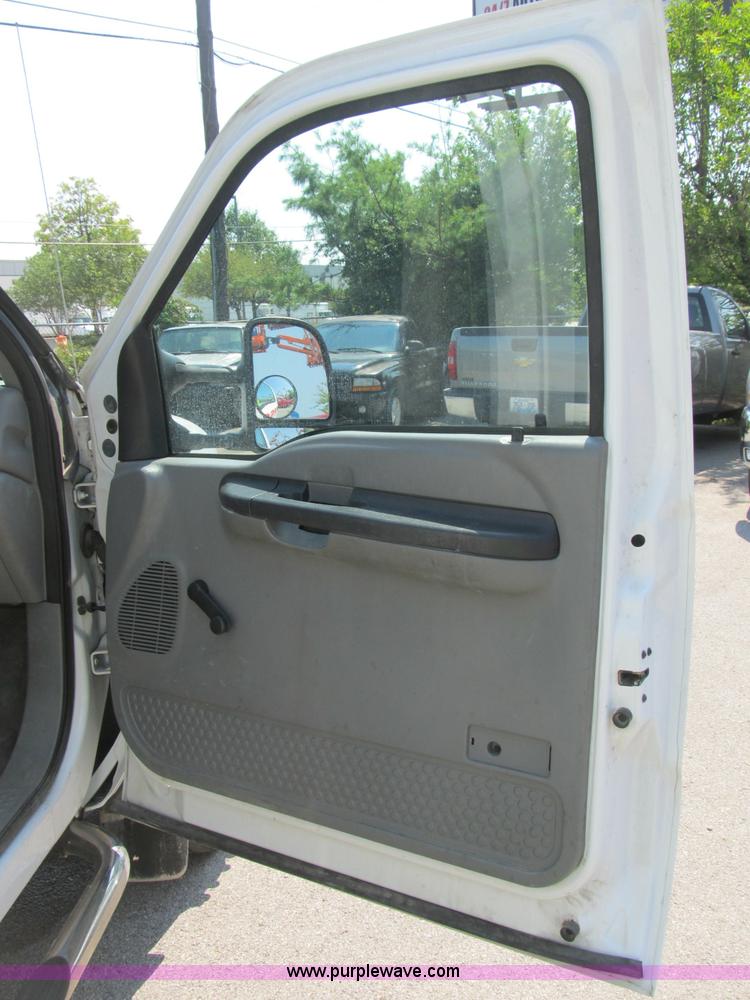 image for item B2854 2005 Ford F550 XLT Super Duty service truck