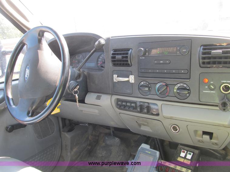 image for item B2854 2005 Ford F550 XLT Super Duty service truck