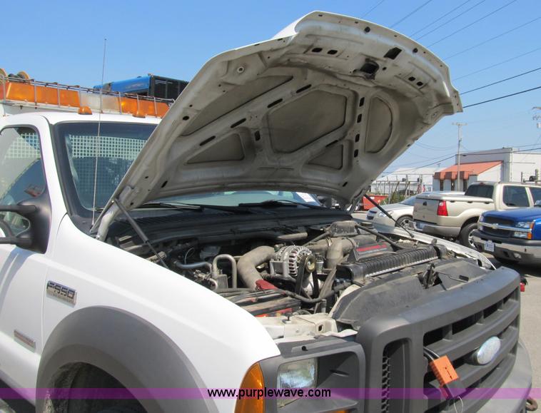 image for item B2854 2005 Ford F550 XLT Super Duty service truck