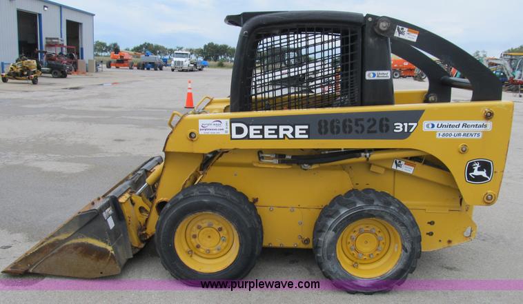 image for item B2861 2006 John Deere 317 skid steer