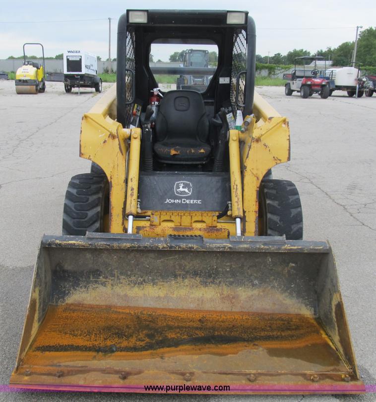 image for item B2861 2006 John Deere 317 skid steer