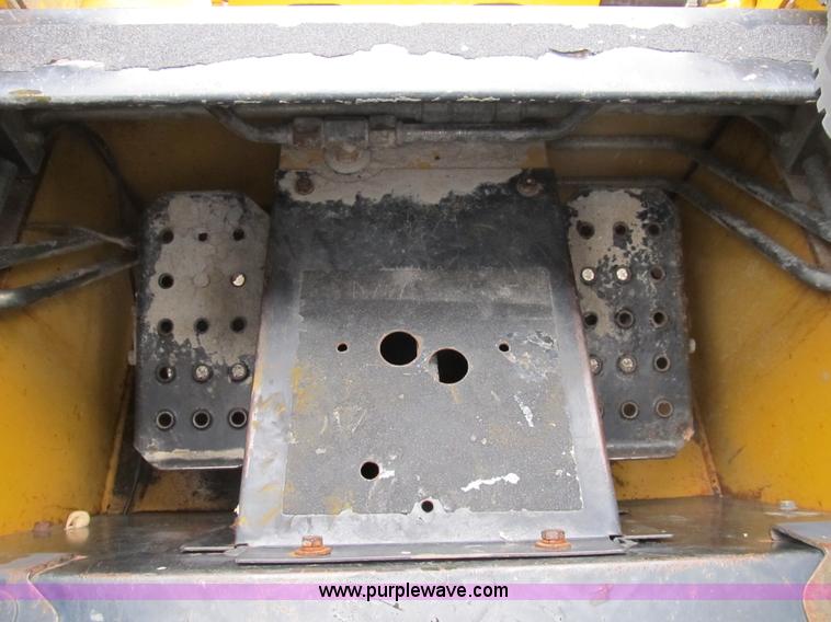 image for item B2861 2006 John Deere 317 skid steer